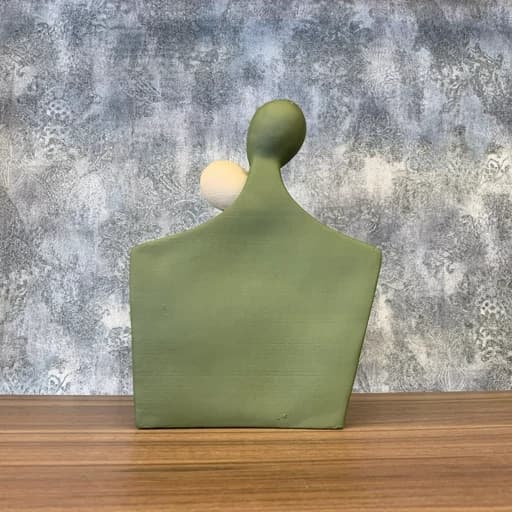 مجسمه رومیزی زوج ماه عسل سبز کرم — تصویر ۵