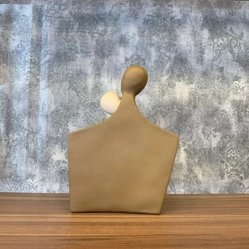 مجسمه رومیزی زوج ماه عسل قهوه ای کرم — تصویر ۴