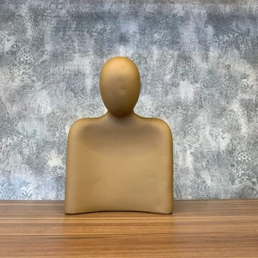 مجسمه رومیزی زوج بوسه قهوه ای کرم — تصویر ۸