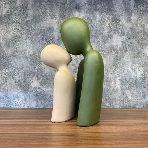 مجسمه رومیزی بوسه سبز کرم — تصویر ۲