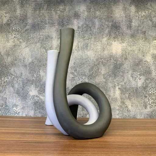 شمعدان دکوری پلی استری طوسی — تصویر ۵