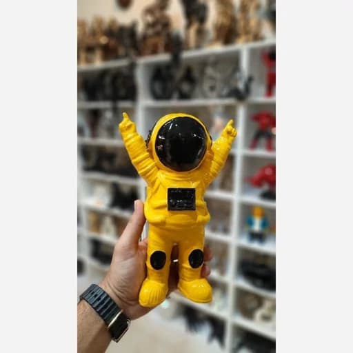 مجسمه فضانورد — تصویر ۳