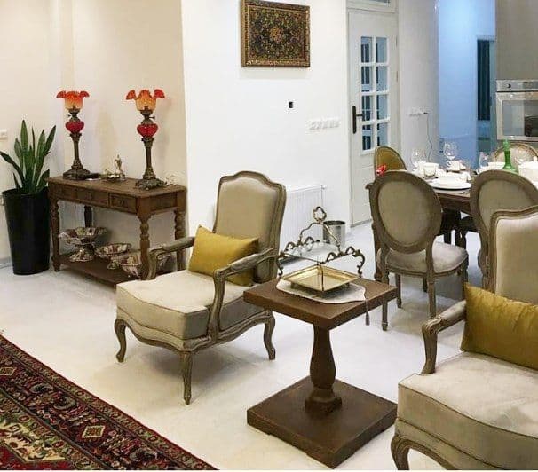 میز عسلی فریازان دکور مدل بلند تک پایه انگلیسی