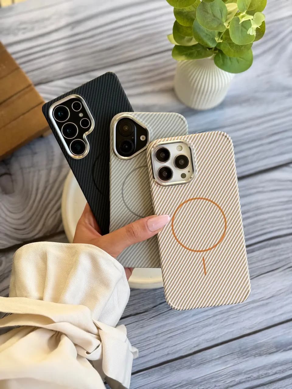 قاب Carbon Magsafe با پک Q Series (کدC2078) — تصویر ۲