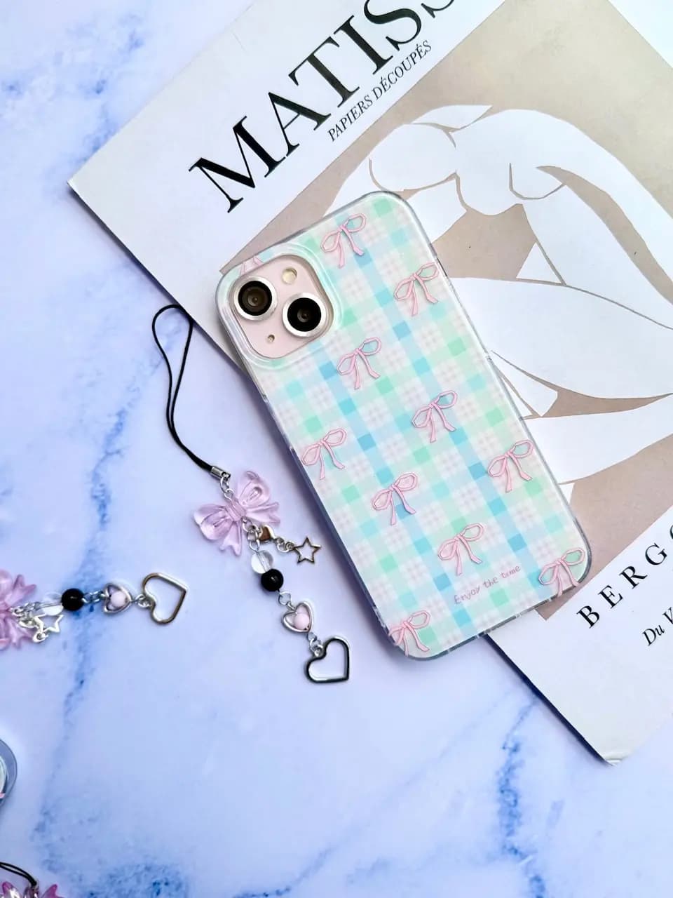 قاب Pink Seoul با آویز (کدC2031) — تصویر ۳