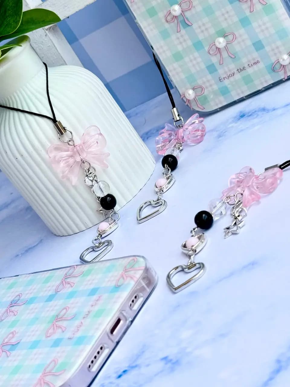قاب Pink Seoul با آویز (کدC2031) — تصویر ۵