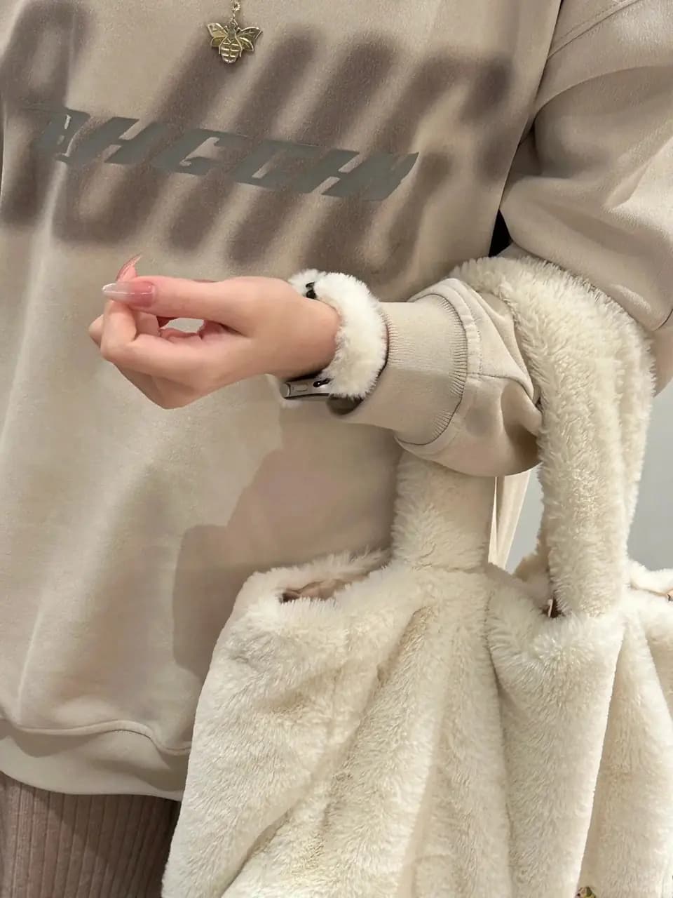 بند اپل واچ خز دار سفید (کدw5053) — تصویر ۷