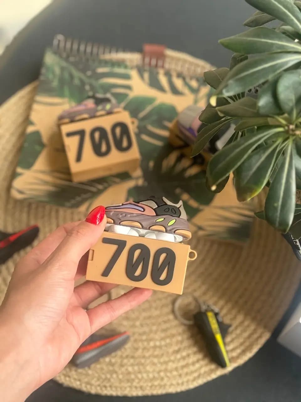 کاور ایرپاد Adidas YEEZY 700 (کدa0076) — تصویر ۲