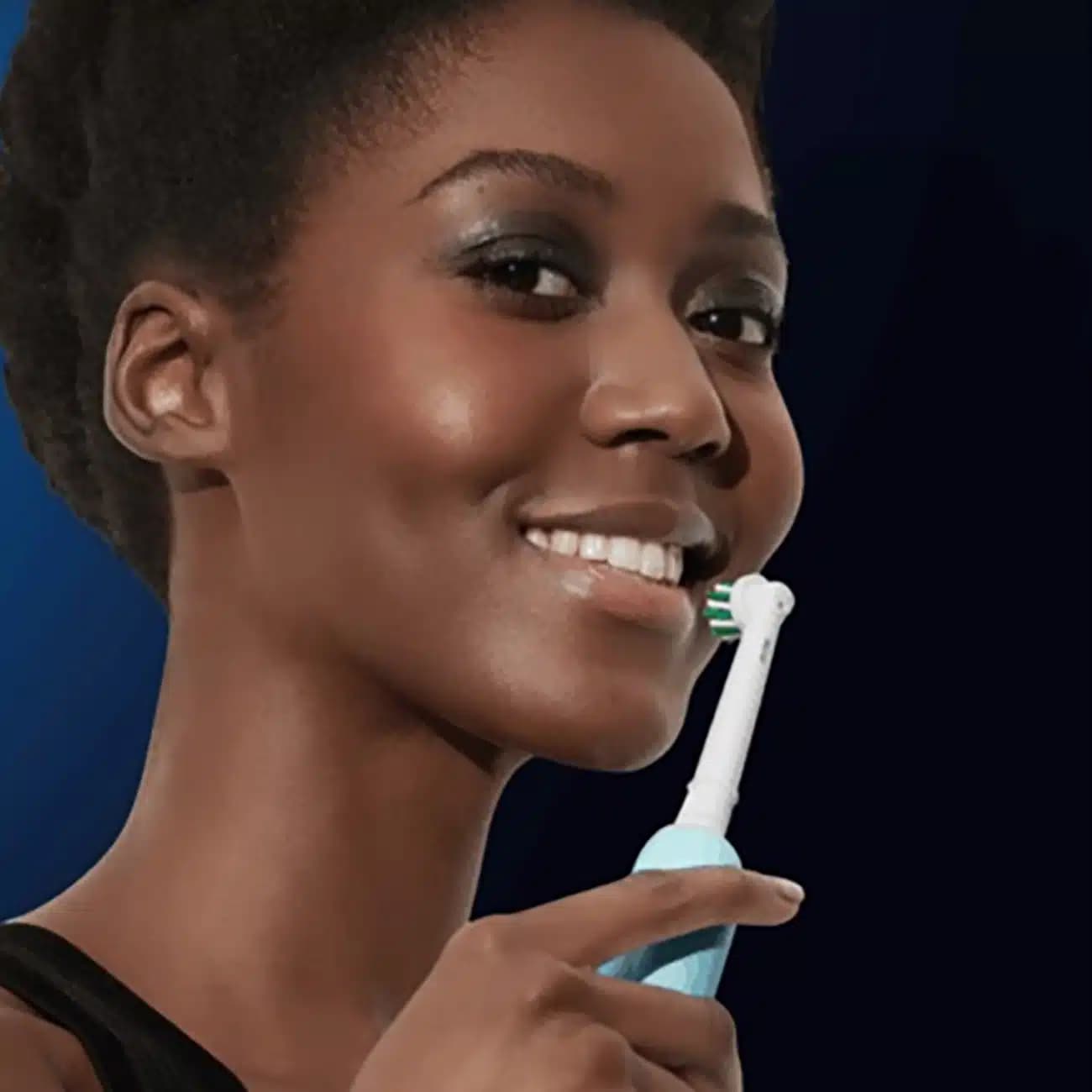 مسواک برقی اورال بی Oral-B مدل PRO SERIES 1 به همراه کیف سفری — تصویر ۶