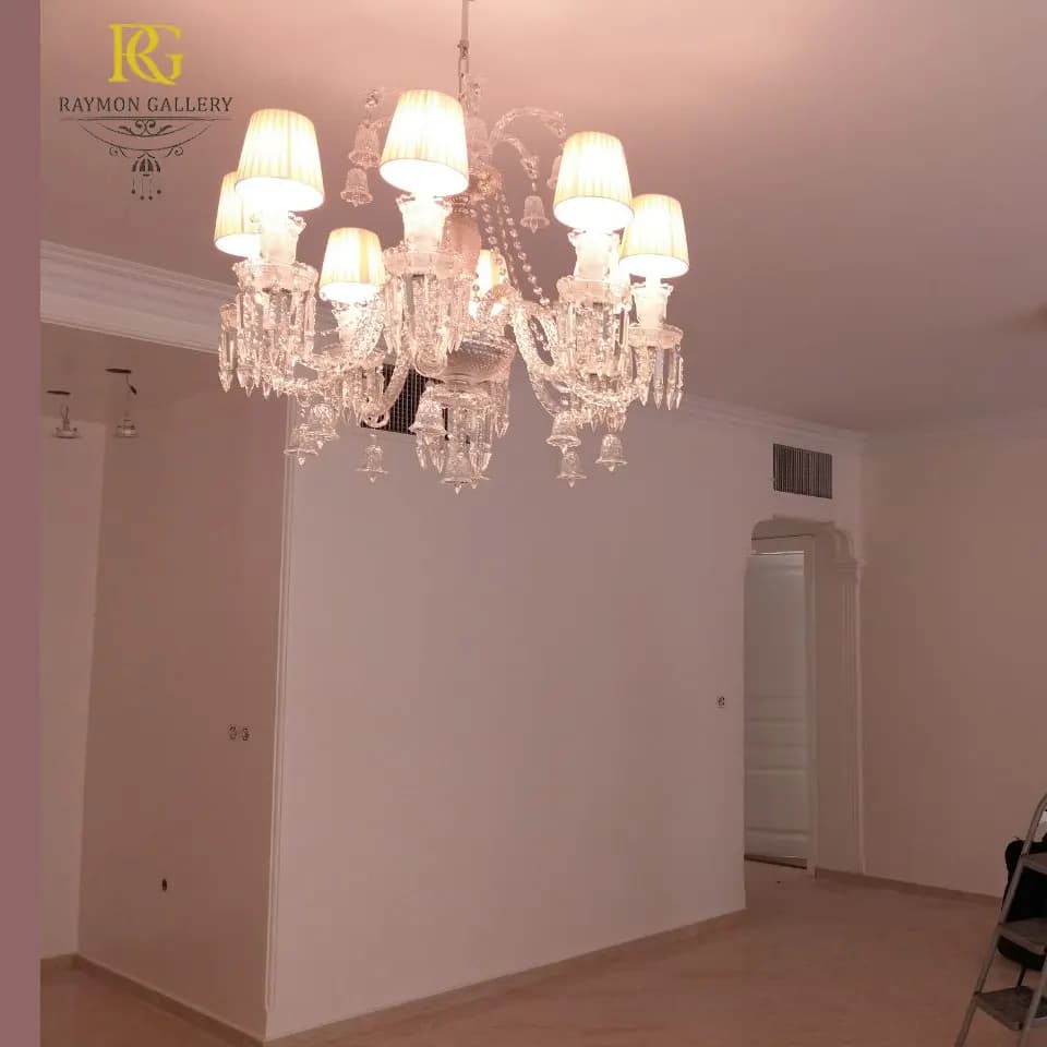 لوستر باکارات کریستالی مخروطی شفاف با شید (8شاخه)