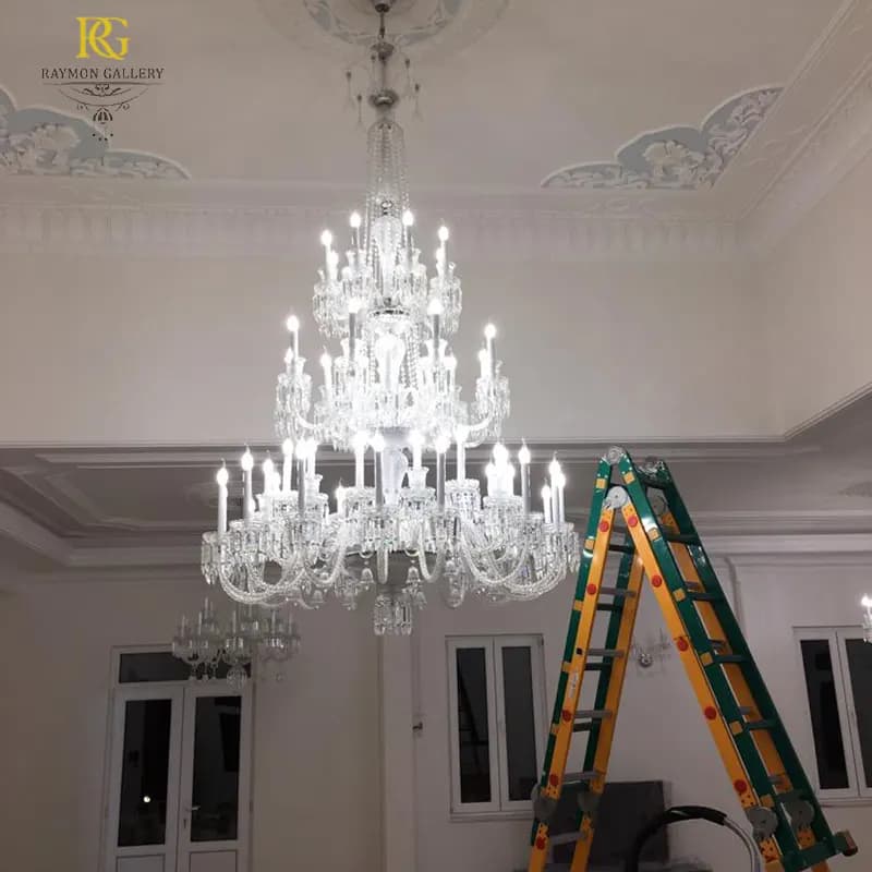 لوستر باکارات طبقاتی سفید مجلل(48 شاخه) — تصویر ۲
