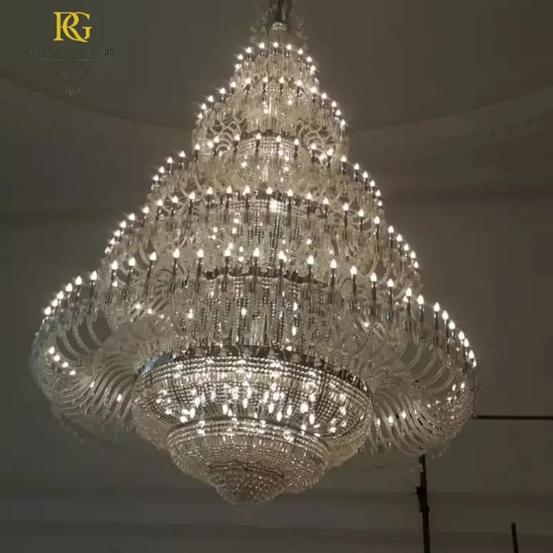 لوستر هرمی طبقاتی سبک باکارات باشکوه (155 شاخه)