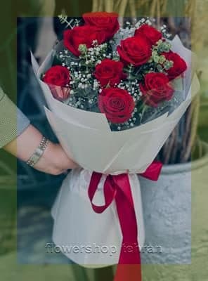 گل مریم با گل‌های تازه و دیزاین حرفه‌ای — تصویر ۳