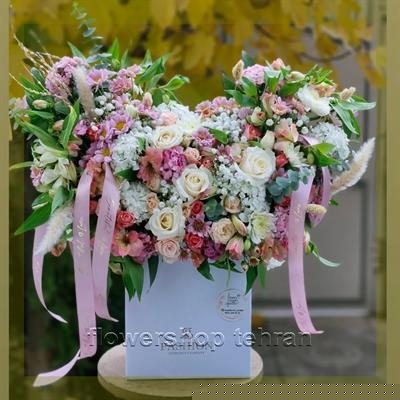 چیدمان هنری گل ثروتمند برای دکور میز یا لابی