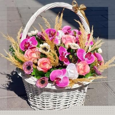 کتاب برای هدیه تولد ترکیبی از گل‌های باکیفیت برای جشن‌های به‌یادماندنی