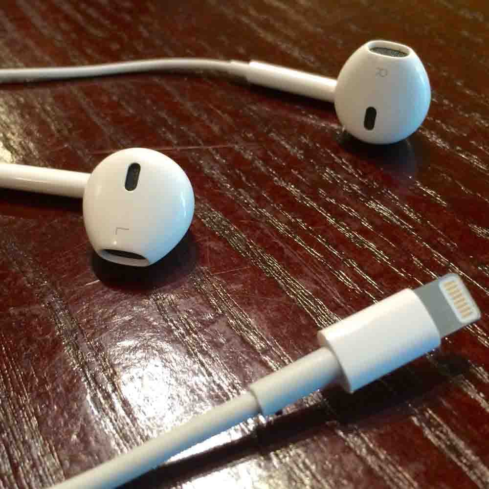 هندزفری اصلی آیفون 14 پلاس اپل iPhone 14 Plus — تصویر ۳