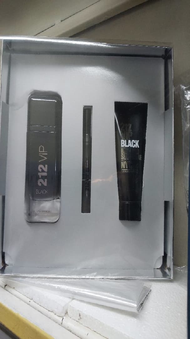 گیف ست ادکلن سی اچ 212 وی ای پی بلک vip black ch