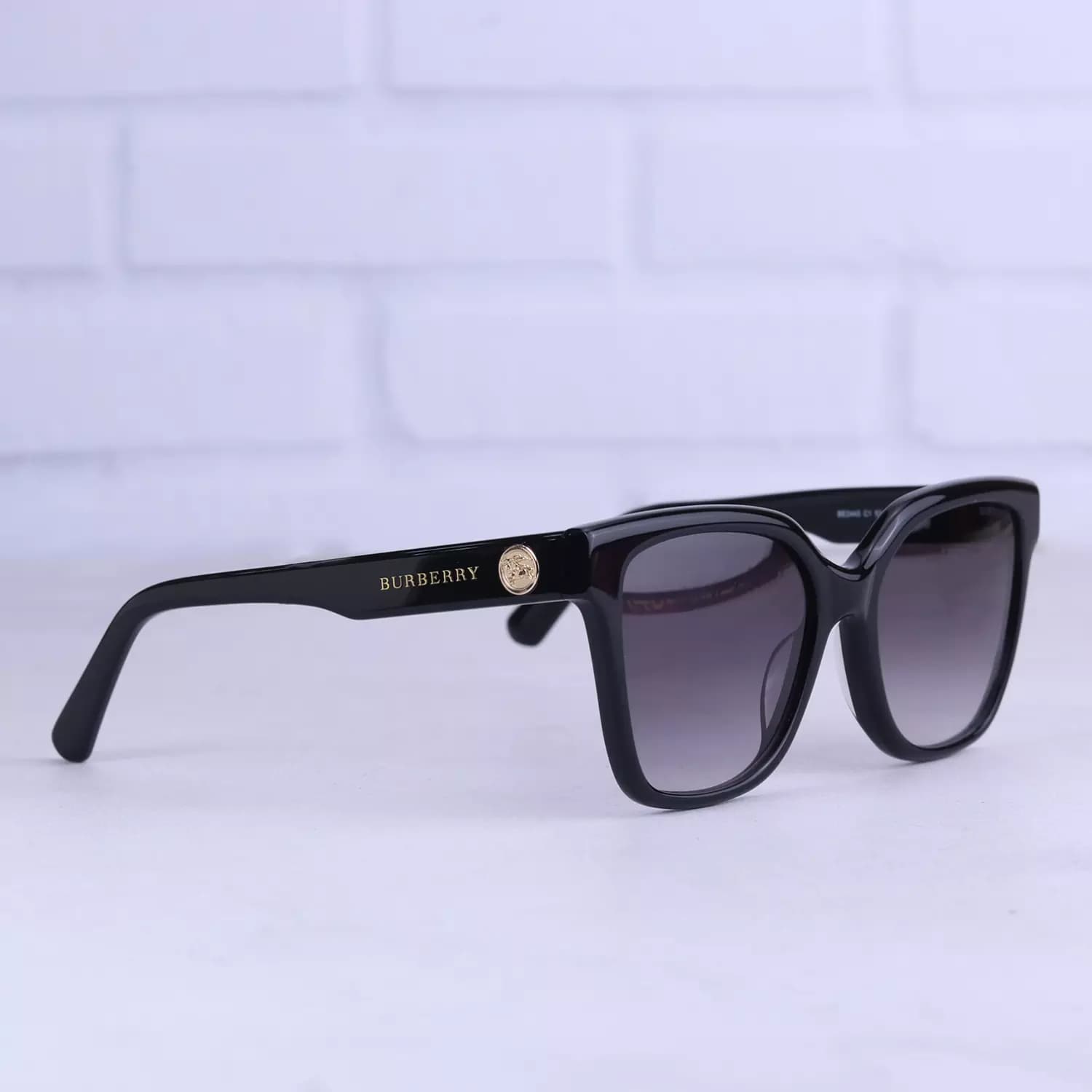 عینک آفتابی باربری زنانه فریم استیت مشکی BE2443/1 — تصویر ۱۰