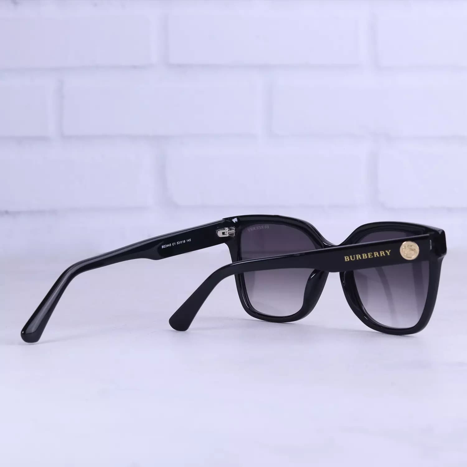 عینک آفتابی باربری زنانه فریم استیت مشکی BE2443/1 — تصویر ۹