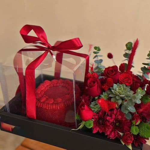 باکس گل و کیک قرمز