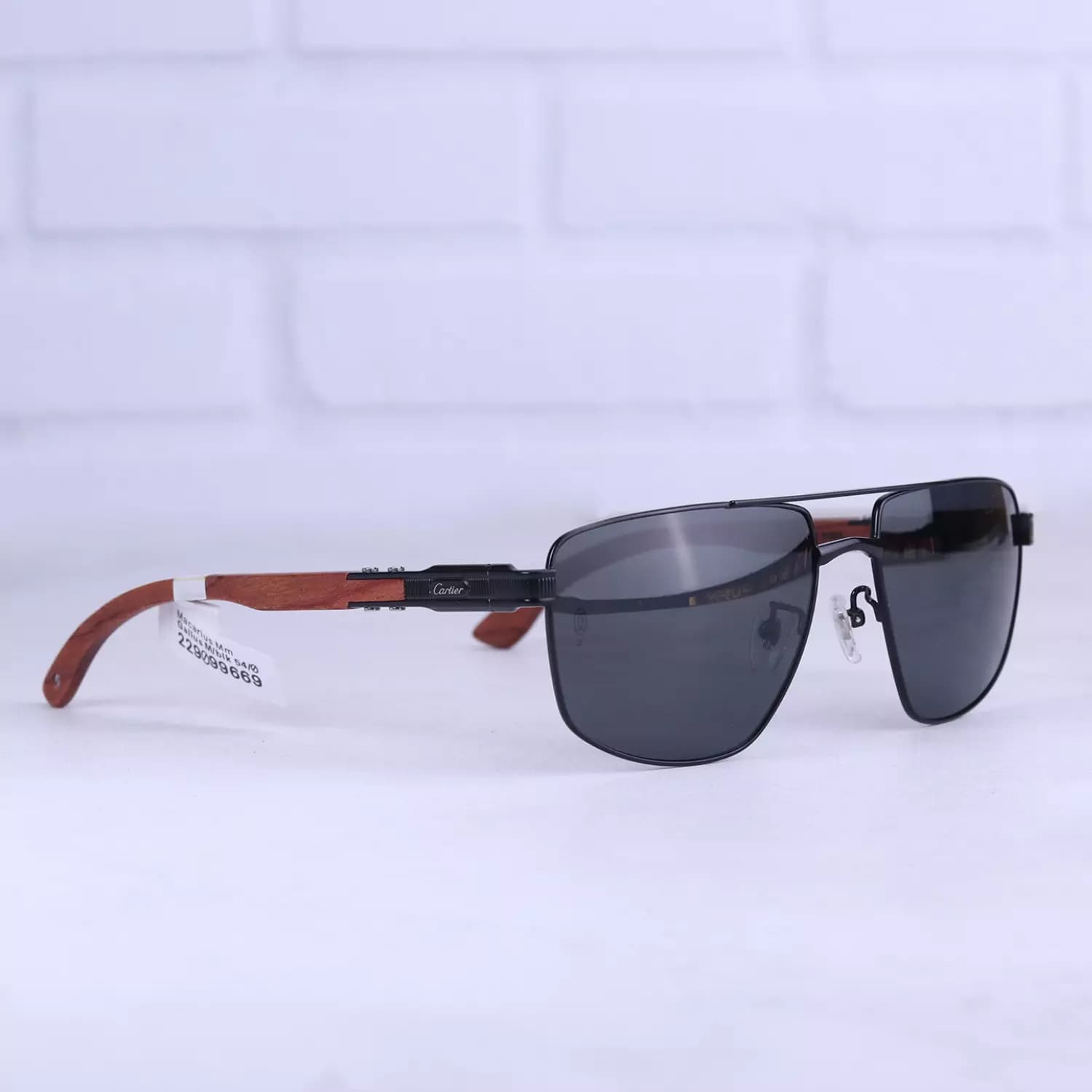 عینک آفتابی کارتیر مردانه فریم نقره ای دسته چوبی CT 0463S/2 — تصویر ۱۰