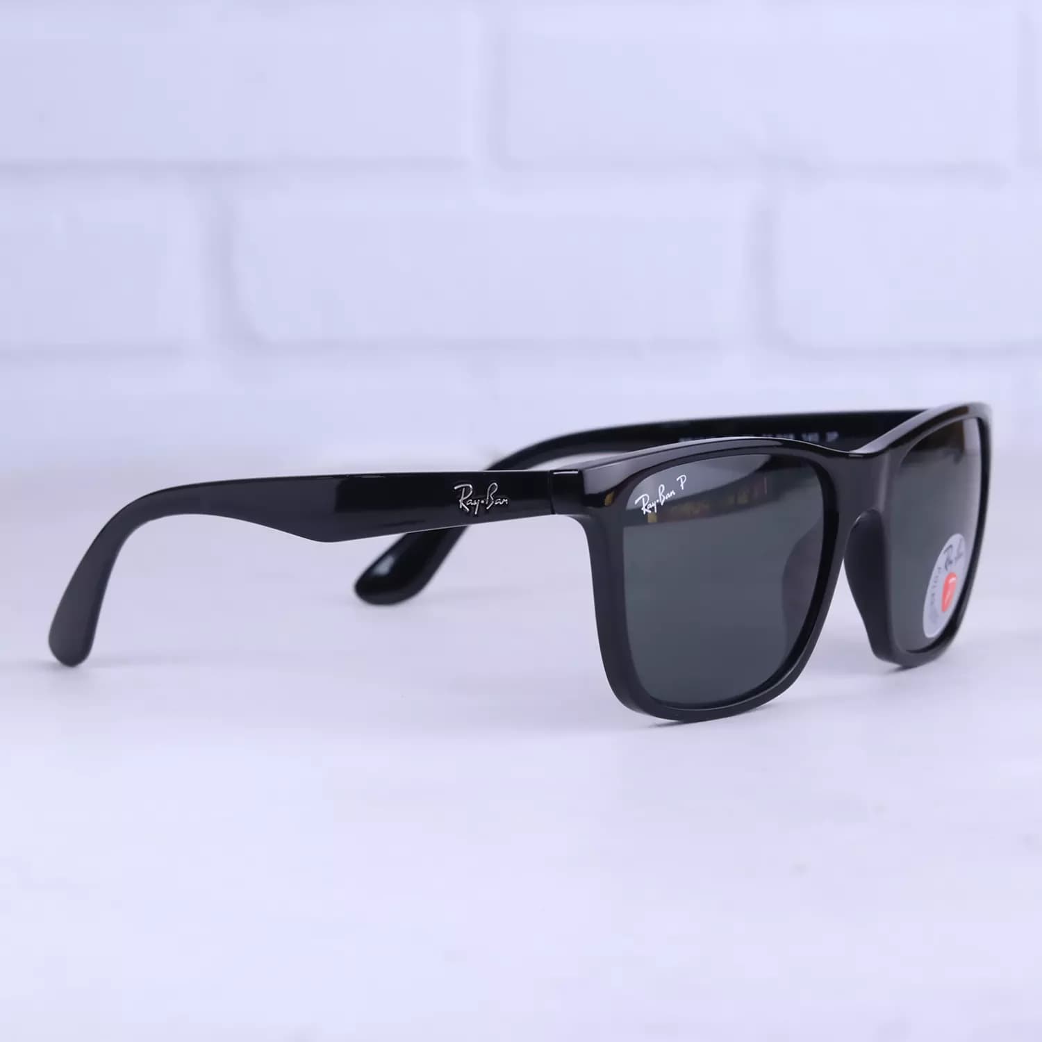 عینک آفتابی ری بن فریم ویفرر مشکی پلاریزه RB 4349/3 — تصویر ۵