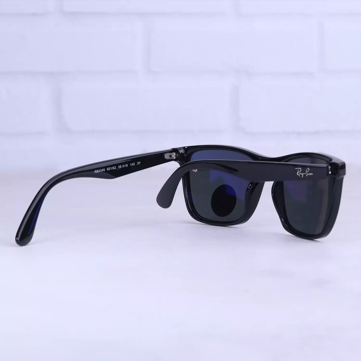عینک آفتابی ری بن فریم ویفرر مشکی پلاریزه RB 4349/3 — تصویر ۴