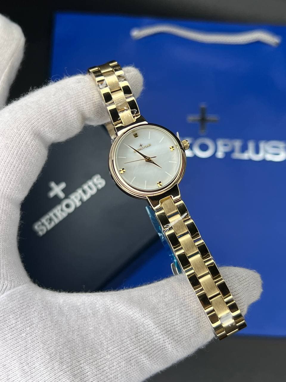ساعت مچی زنانه سیکو پلاس SEIKO PLUS+ صفحه سفید ساده بند طلایی — تصویر ۲