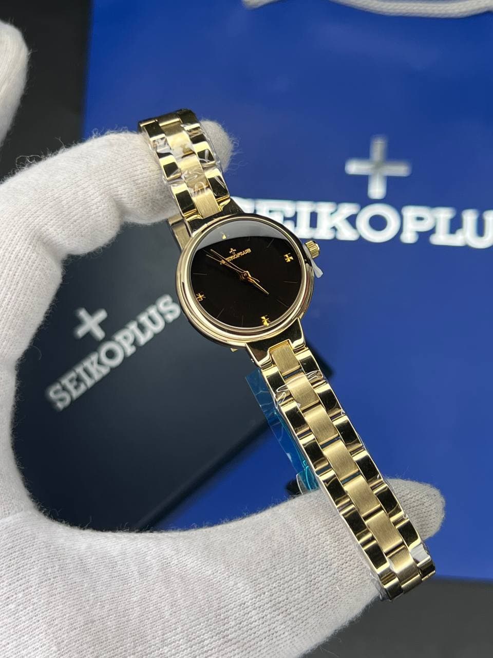 ساعت مچی زنانه سیکو پلاس SEIKO PLUS+ صفحه مشکی ساده بند طلایی — تصویر ۲