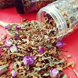 دمنوش ارامش ترکیبی از 6 گیاه و میوه سیب، به دارچین گل محمدی بهارنارنج به لیمو که بخاطر سیب و به تفت داده شد110گرم — تصویر ۲