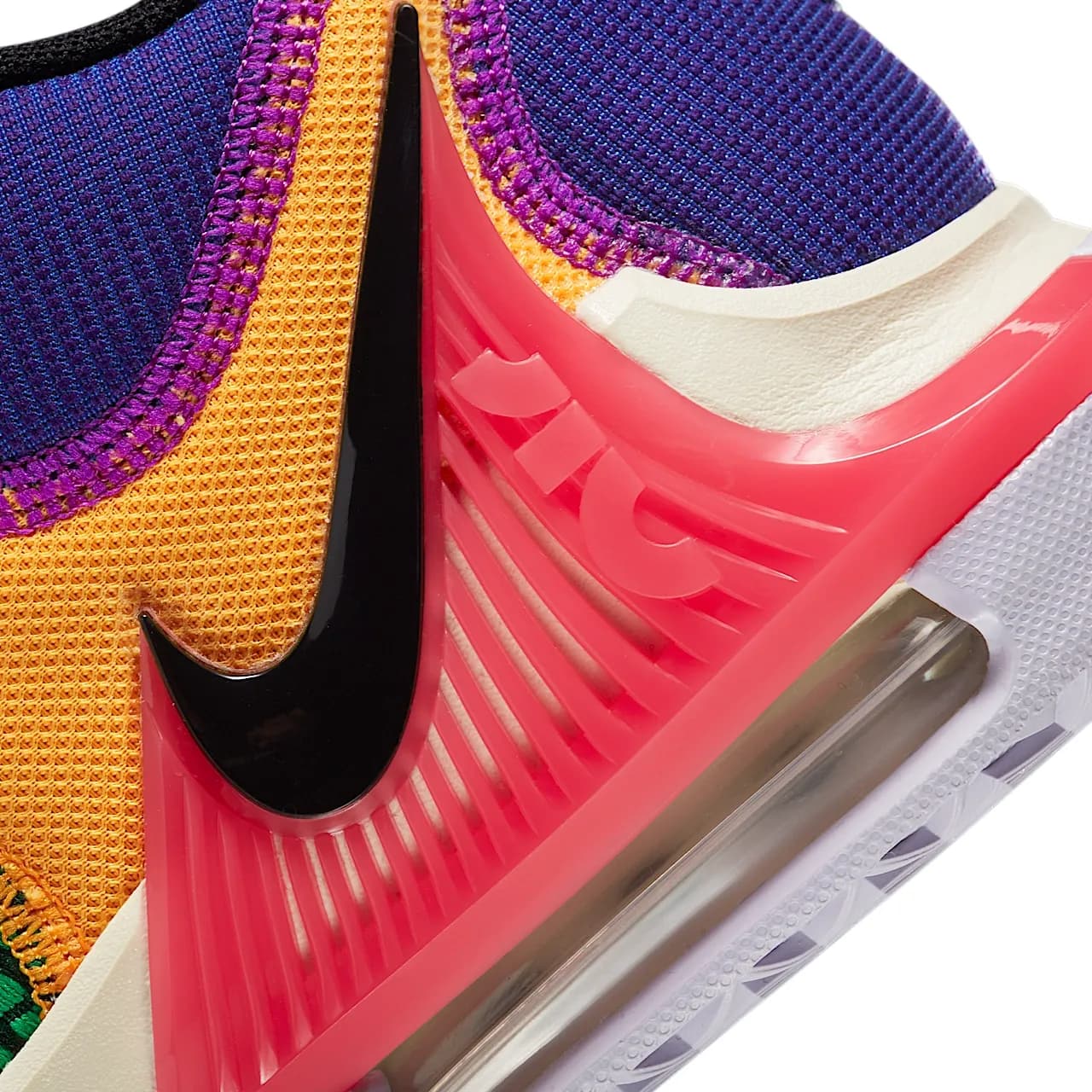 Nike LeBron Witness 7 — تصویر ۸