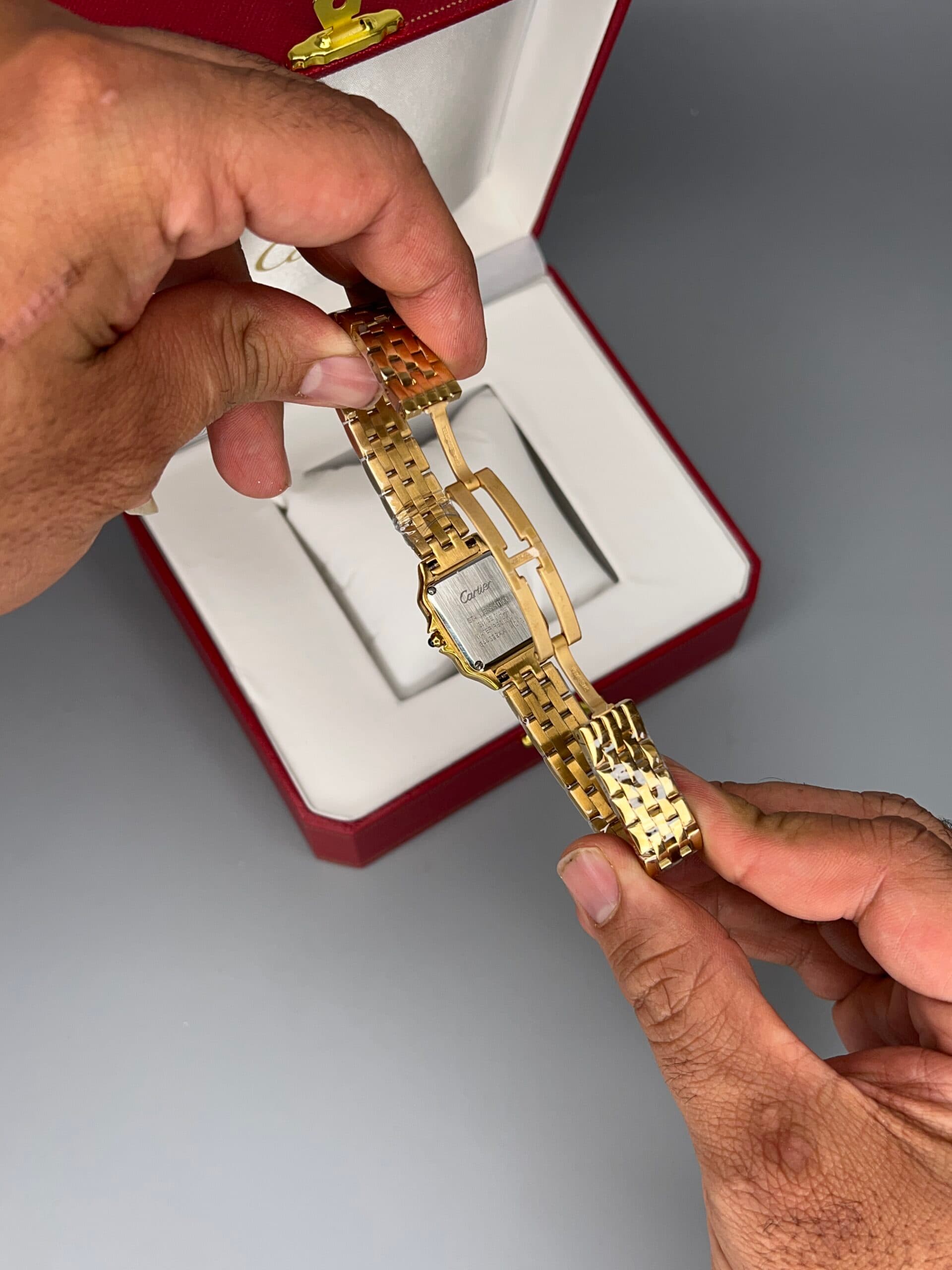 ساعت مچی زنانه کارتیر پنتر طلایی صفحه سبز Cartier Panthere CR546 — تصویر ۴