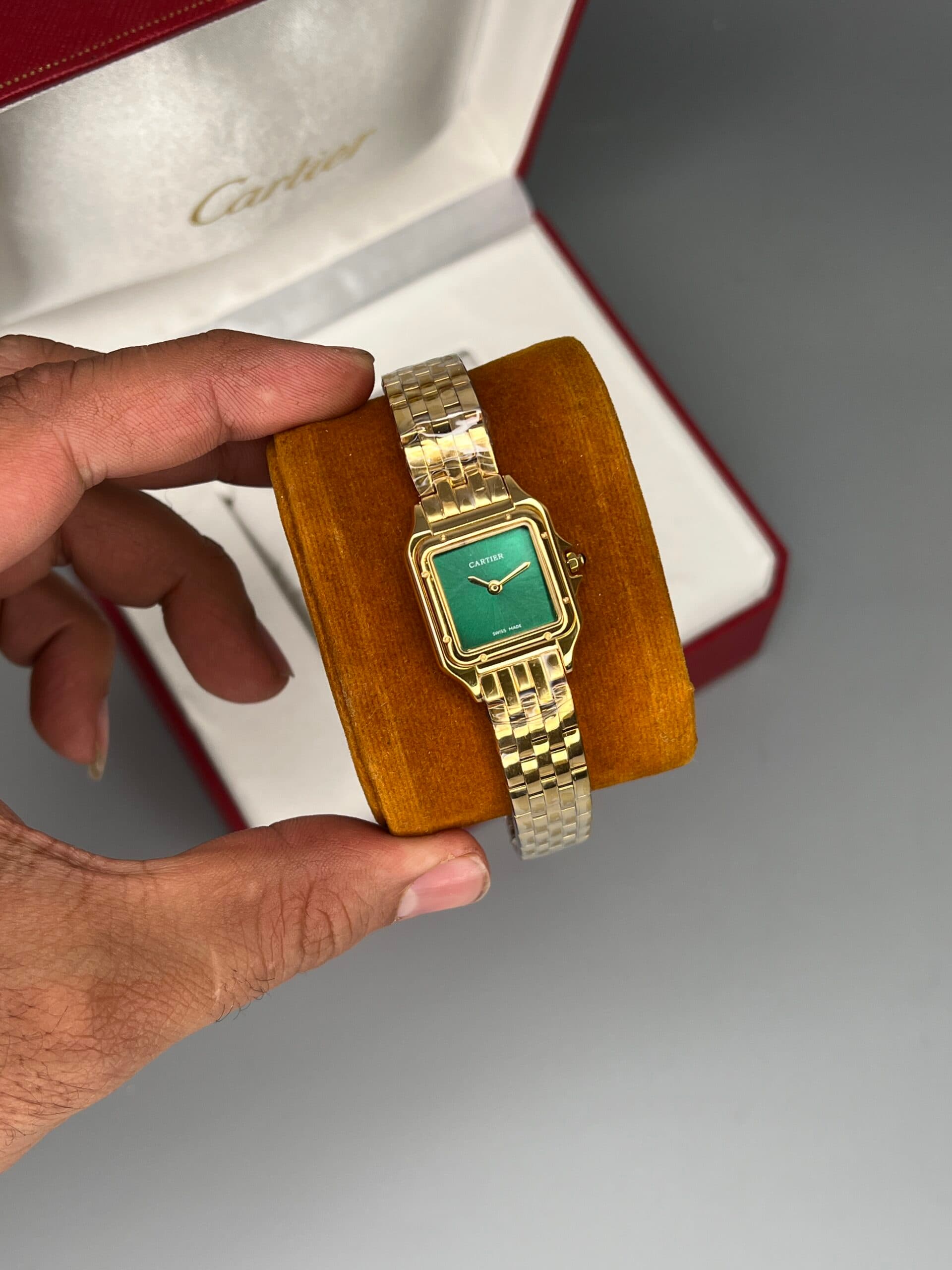 ساعت مچی زنانه کارتیر پنتر طلایی صفحه سبز Cartier Panthere CR546 — تصویر ۲