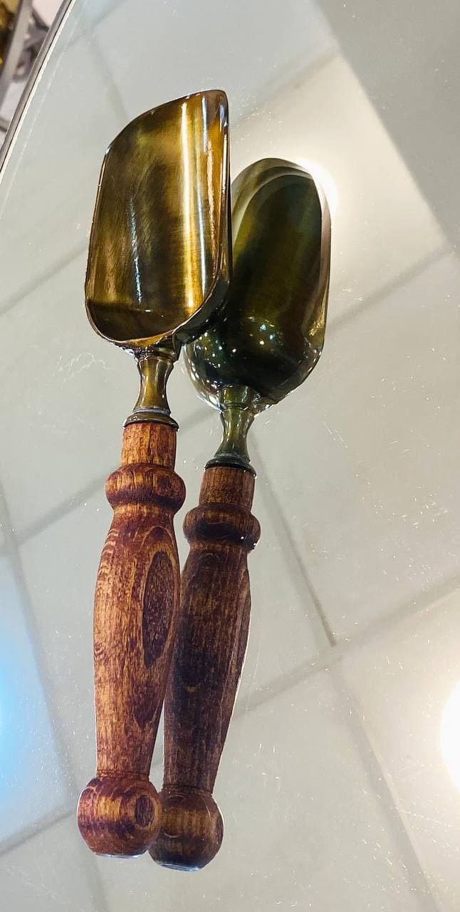 قاشق آجیل خوری برنجی دسته چوبی کادویی — تصویر ۲