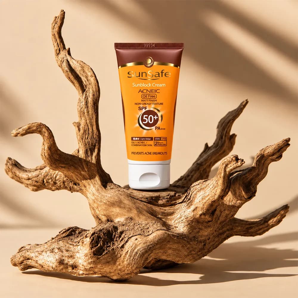 کرم ضد آفتاب رنگی بژ روشن فاقد چربی مناسب پوست های چرب و آکنه ای ACNEIC SPF50 سان سیف 50 میلی لیتر — تصویر ۱۲