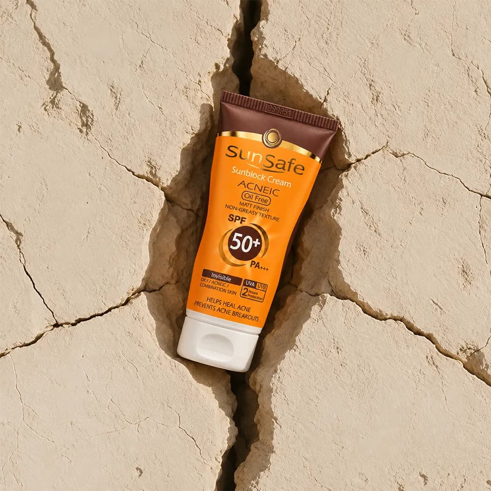 کرم ضد آفتاب رنگی بژ روشن فاقد چربی مناسب پوست های چرب و آکنه ای ACNEIC SPF50 سان سیف 50 میلی لیتر — تصویر ۸