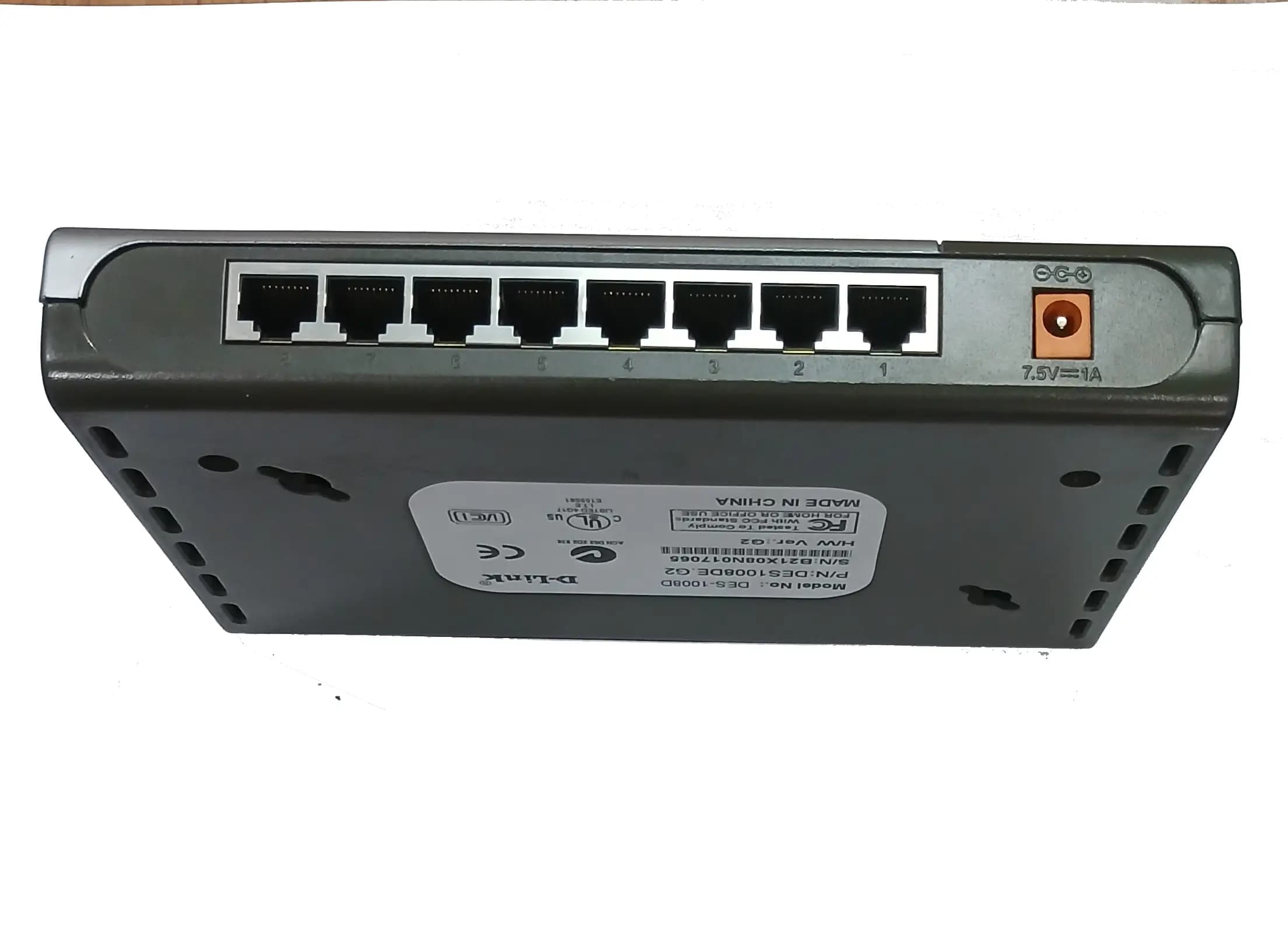 سوییچ 8 پورت D-Link مدل DES-1008D (کارکرده) — تصویر ۳