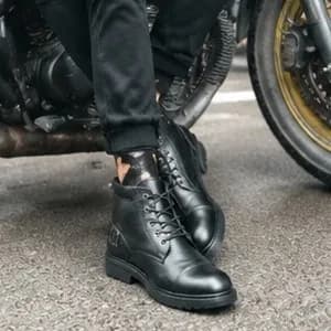 نیم بوت مردانه اسپرت سگک دار چرم صنعتی مشکی رنگ — تصویر ۶