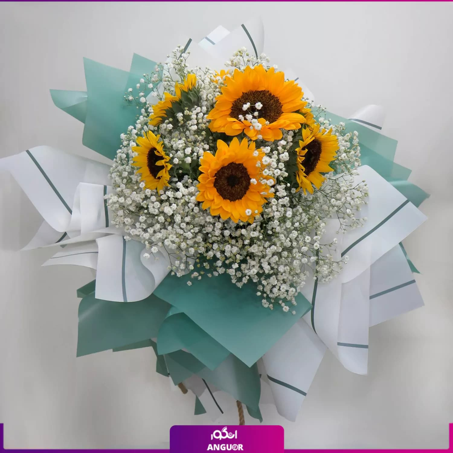 دسته گل آفتابگردان و عروس