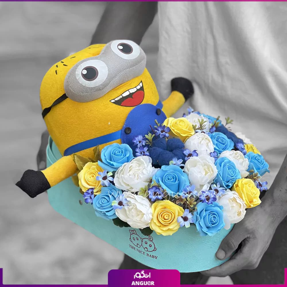 گهواره ای از گل‌های مصنوعی برای نوزاد