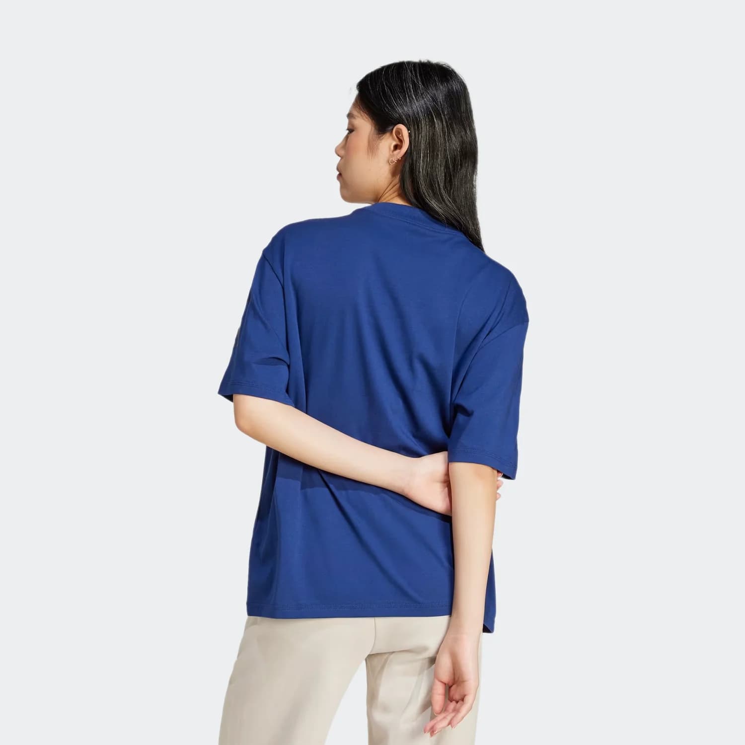 تیشرت زنانه آدیداس مدل Essentials Contemporary Logo Boyfriend T-Shirt — تصویر ۷