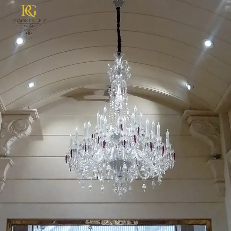 لوستر باکارات سفید طبقاتی با آویزهای یاقوتی (32 شاخه)