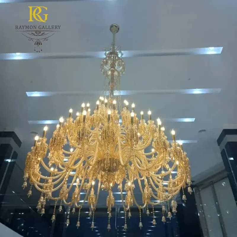 لوستر باکارات عسلی سلطنتی سبک کلاسیک (65 شاخه) — تصویر ۳