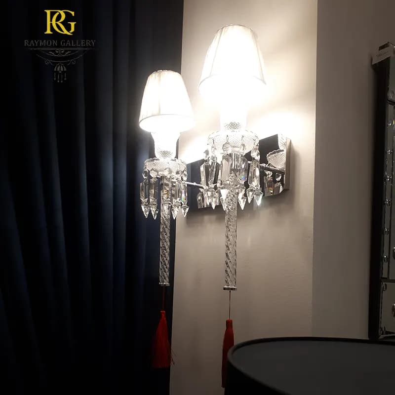 دیوار کوب 2 شاخه کریستالی باکارات با تزئینات رنگی — تصویر ۲
