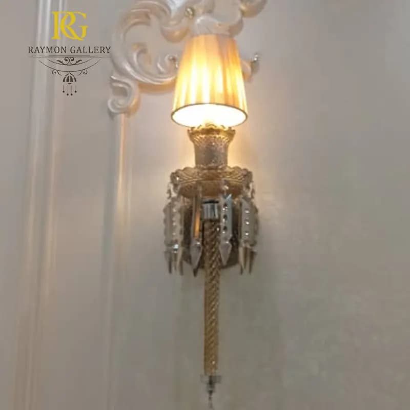 دیوارکوب باکارا طلایی کریستالی با شید پارچه ای
