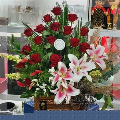 ترکیب جذاب عکس باکس گل برای هدیه، دکور یا میز پذیرش — تصویر ۲
