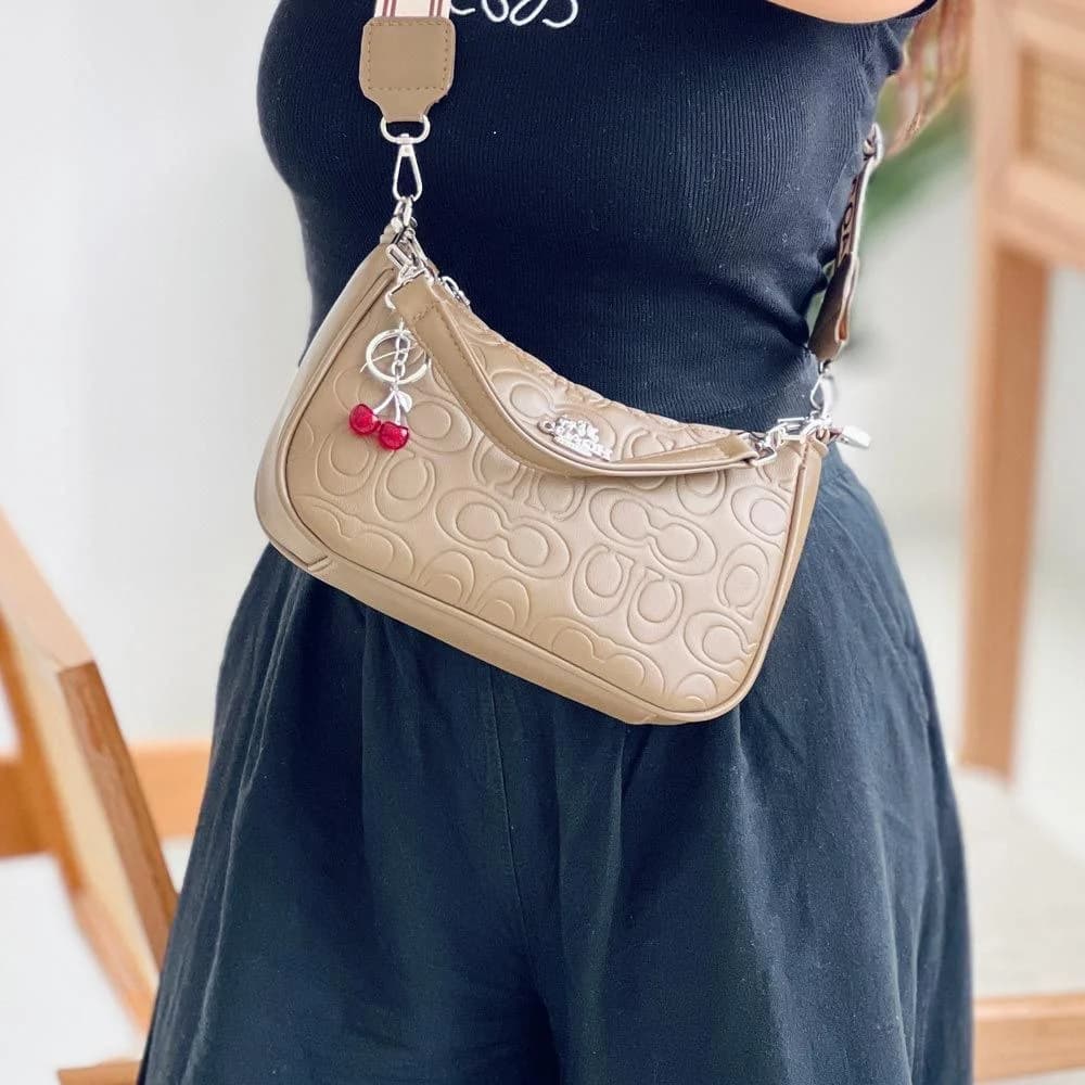 کیف دوشی دستی زنانه COACH مدل 179 — تصویر ۳