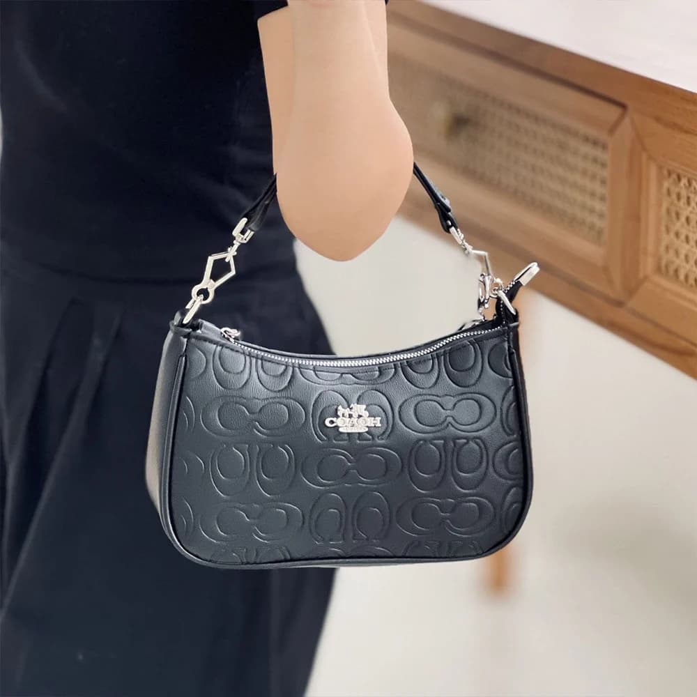 کیف دوشی دستی زنانه COACH مدل 179 — تصویر ۴