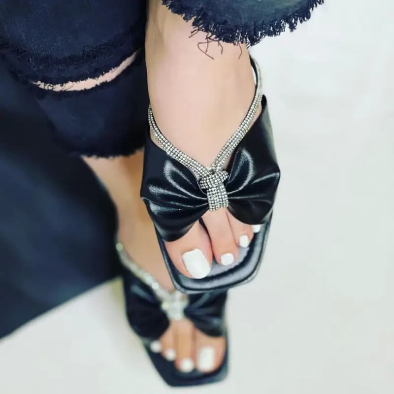 صندل زنانه پاشنه دار پروانه نگینی — تصویر ۷