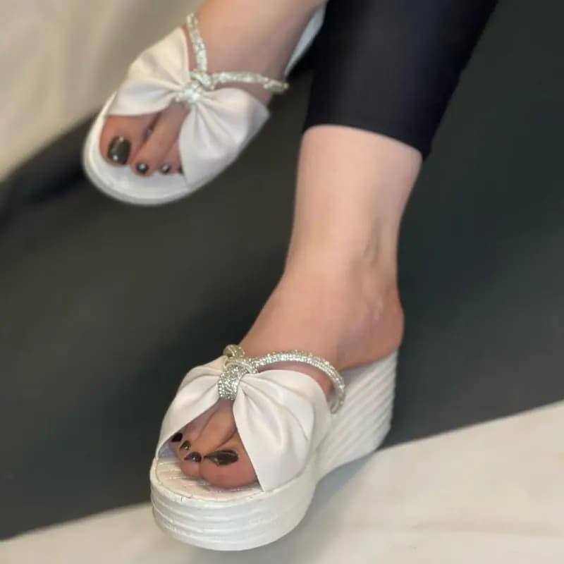 صندل لژدار زنانه پروانه نگینی — تصویر ۴